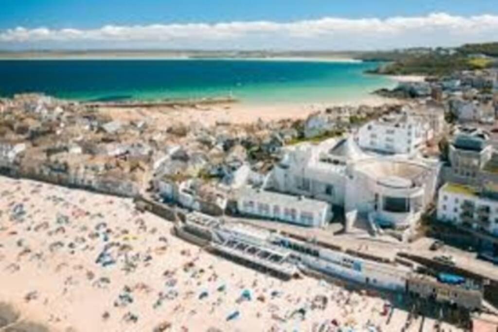 St Ives Apartment Private Parking With Garden 10 Minute Walk Into Town And Beach Bagian luar foto