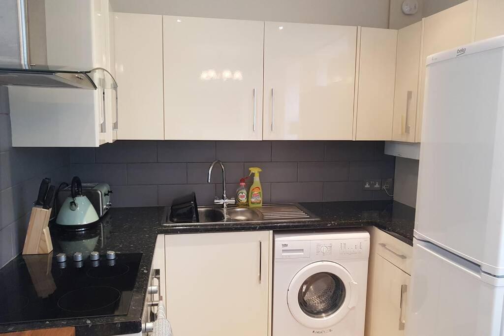 St Ives Apartment Private Parking With Garden 10 Minute Walk Into Town And Beach Bagian luar foto