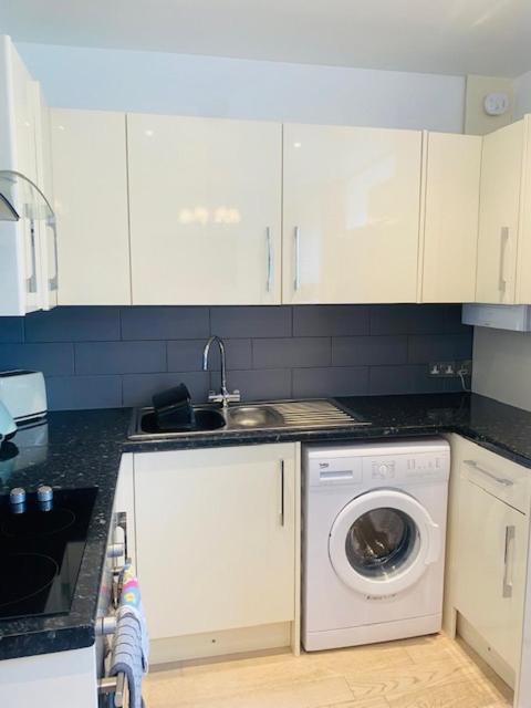 St Ives Apartment Private Parking With Garden 10 Minute Walk Into Town And Beach Bagian luar foto